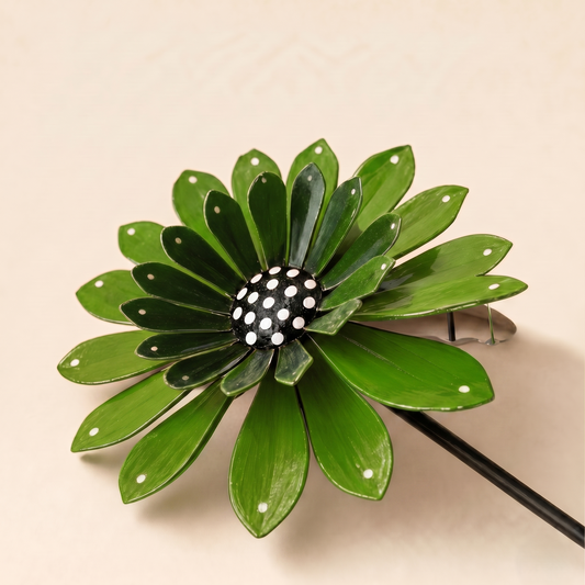 Bloomvale™ – Hand-Shaped 3D Metal Zinnia Garden Stakes with UV-Coated Weatherproof Finish + 50% OFF